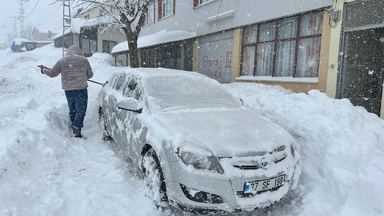 Kastamonu Da Otomobiller Karın Altında Kayboldu (1)