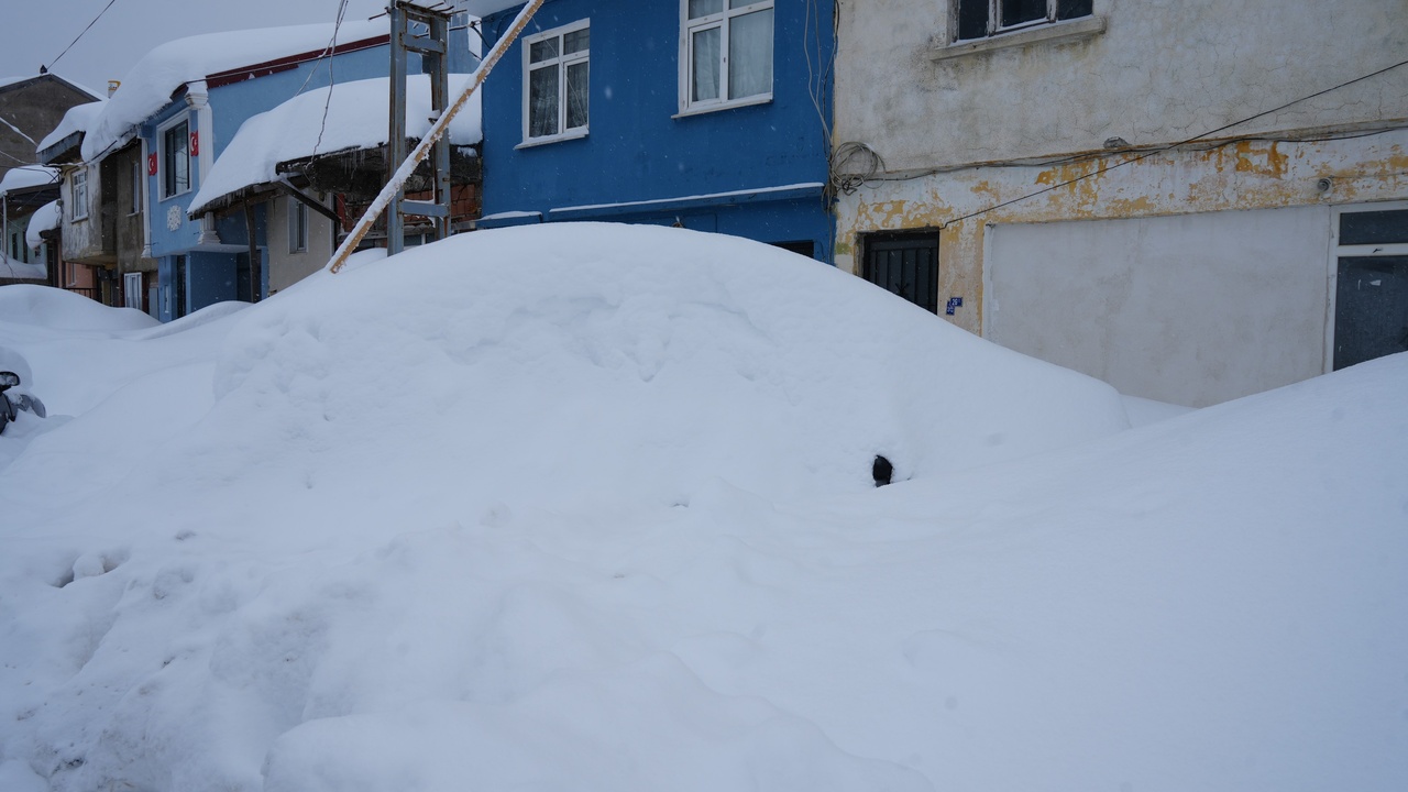 Kastamonu Da Otomobiller Karın Altında Kayboldu (2)