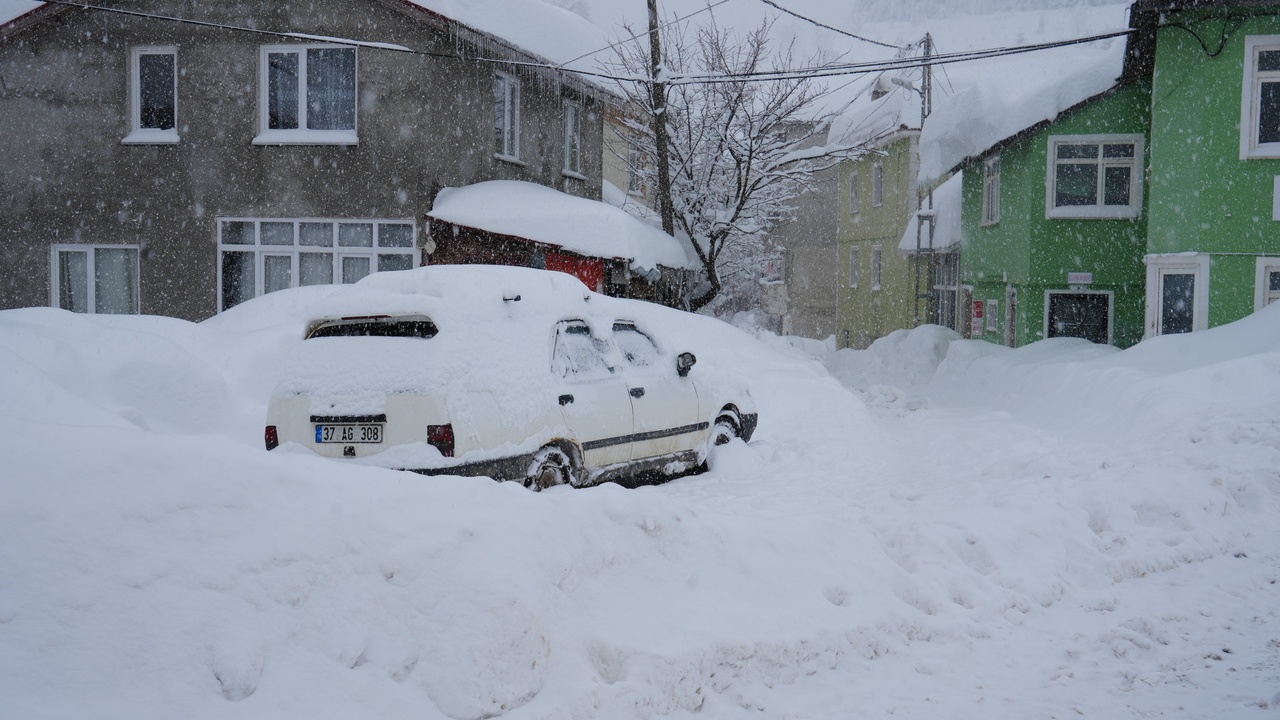 Kastamonu Da Otomobiller Karın Altında Kayboldu (6)