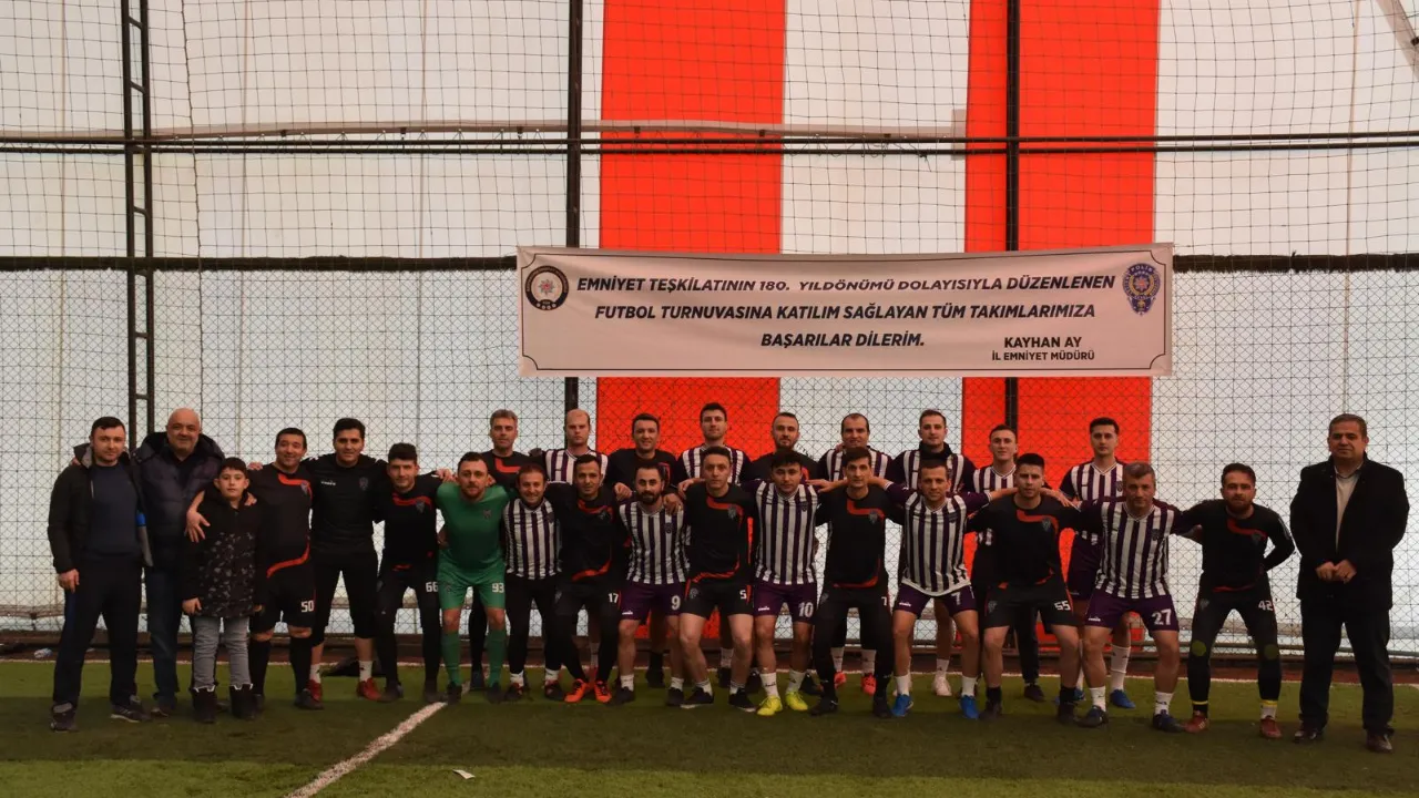 Kastamonu İl Emniyet Müdürlüğü Futbol Takımı Bölge Finalinde! 21