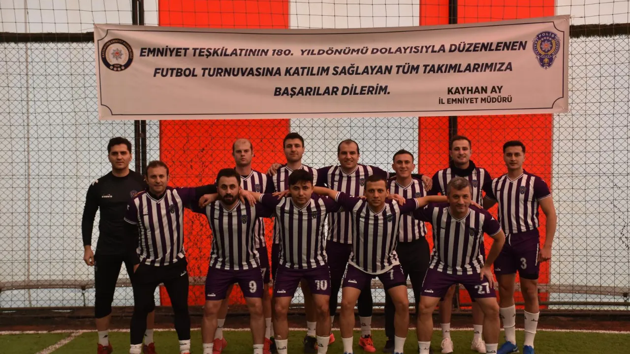 Kastamonu İl Emniyet Müdürlüğü Futbol Takımı Bölge Finalinde! 24