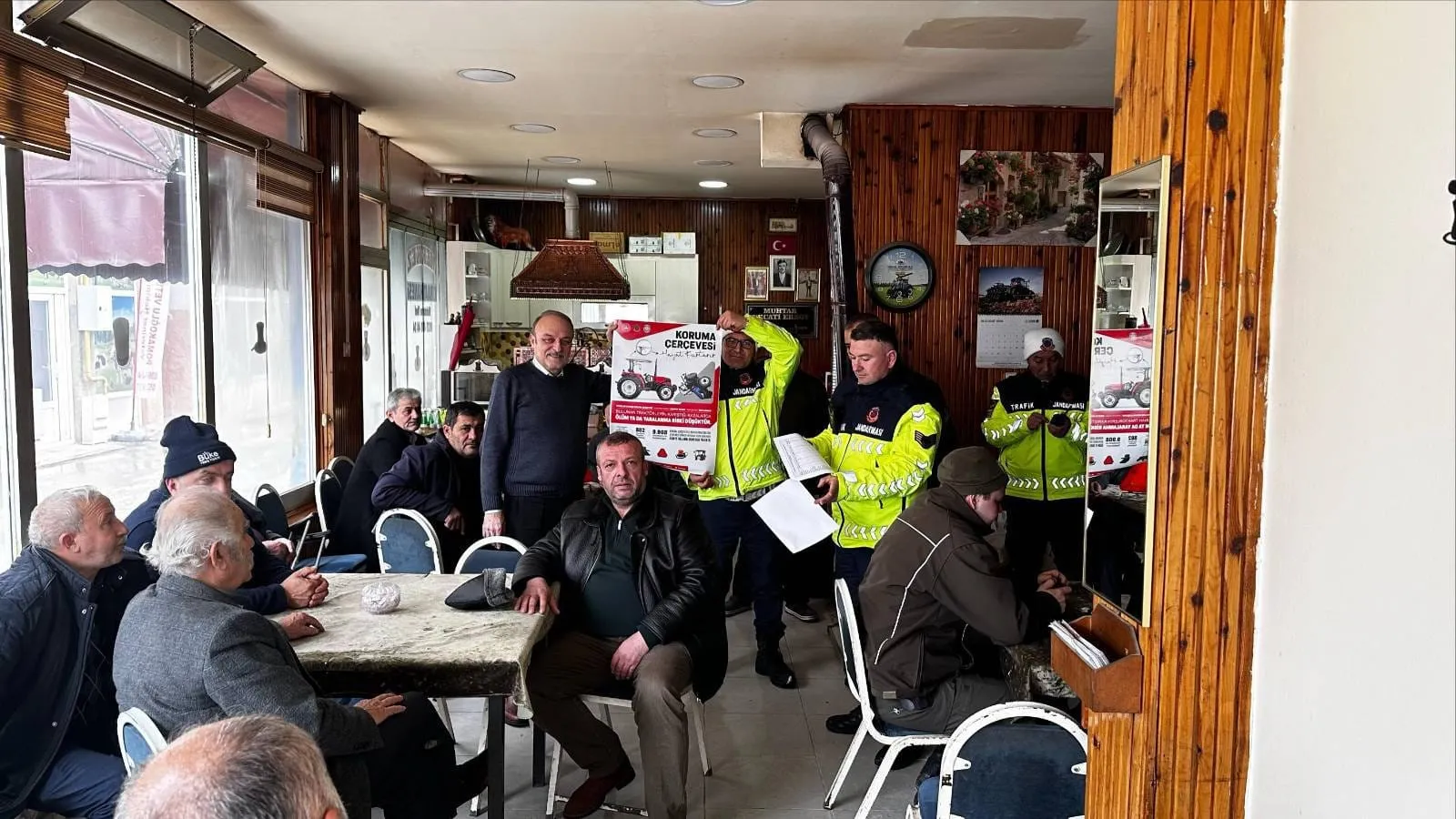 Kastamonu Trafik Jandarması'ndan Traktör Sürücülerine Hayati Uyarı Görünür Ol, Hayatta Kal!