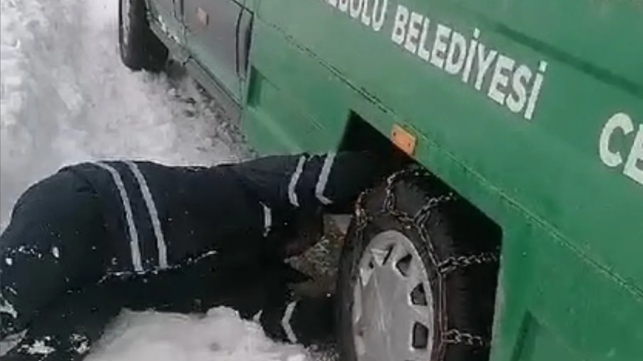 Kastamonu'da 1 Metreyi Aşan Karda Zorlu Defin Işlemi Cenaze Aracı Yolda Kaldı! 1