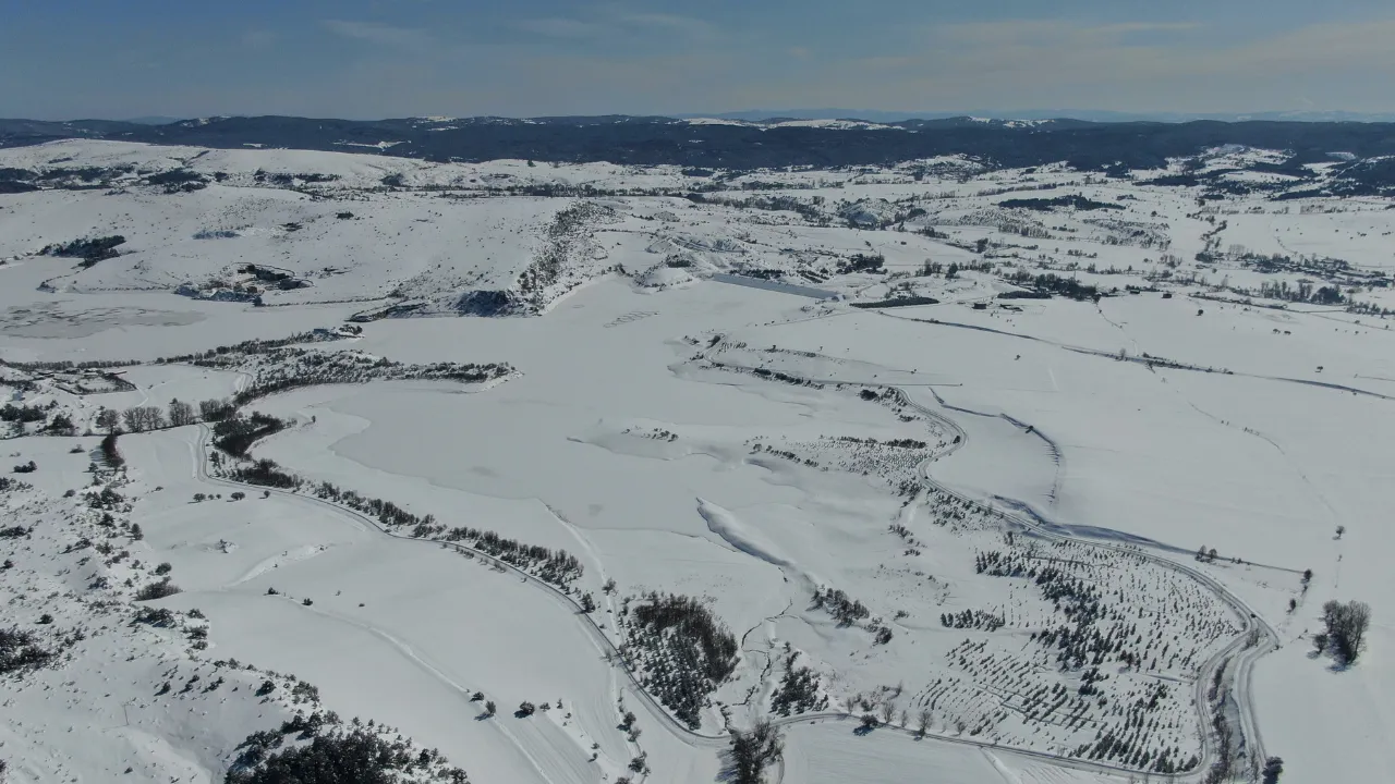 Kastamonu'da Balıkların Olduğu Baraj Buz Tuttu 12