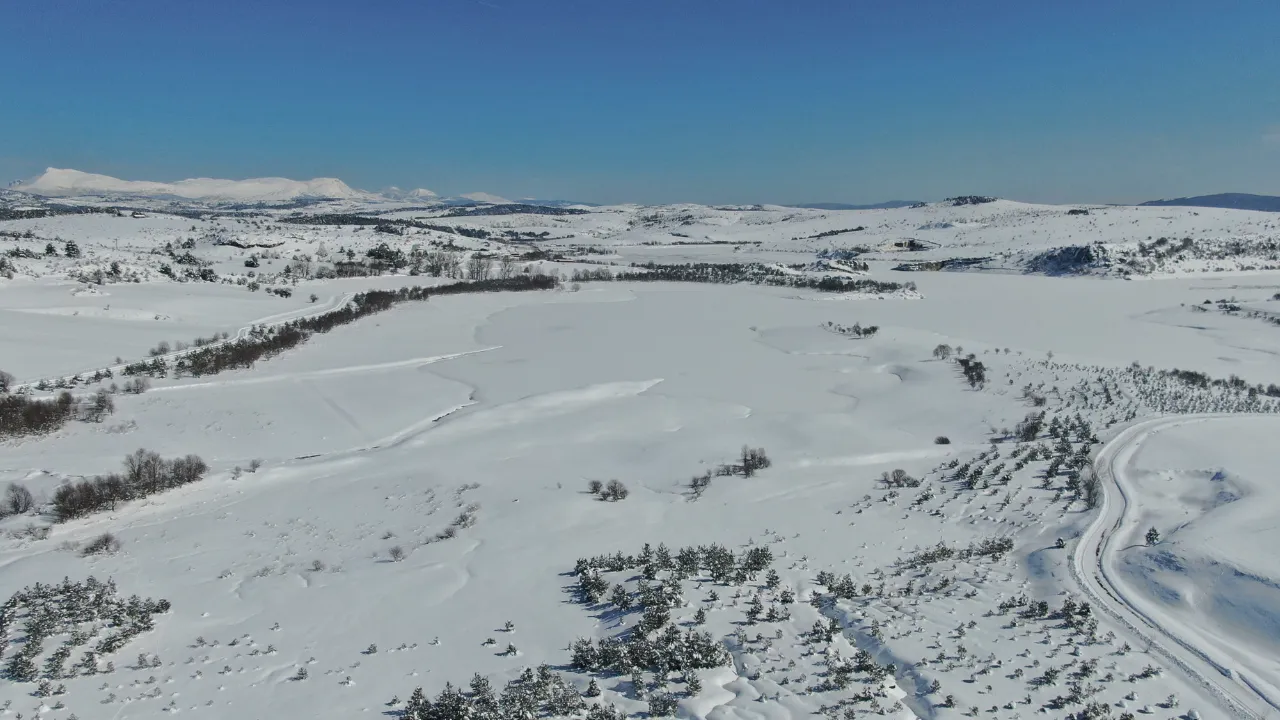 Kastamonu'da Balıkların Olduğu Baraj Buz Tuttu 16