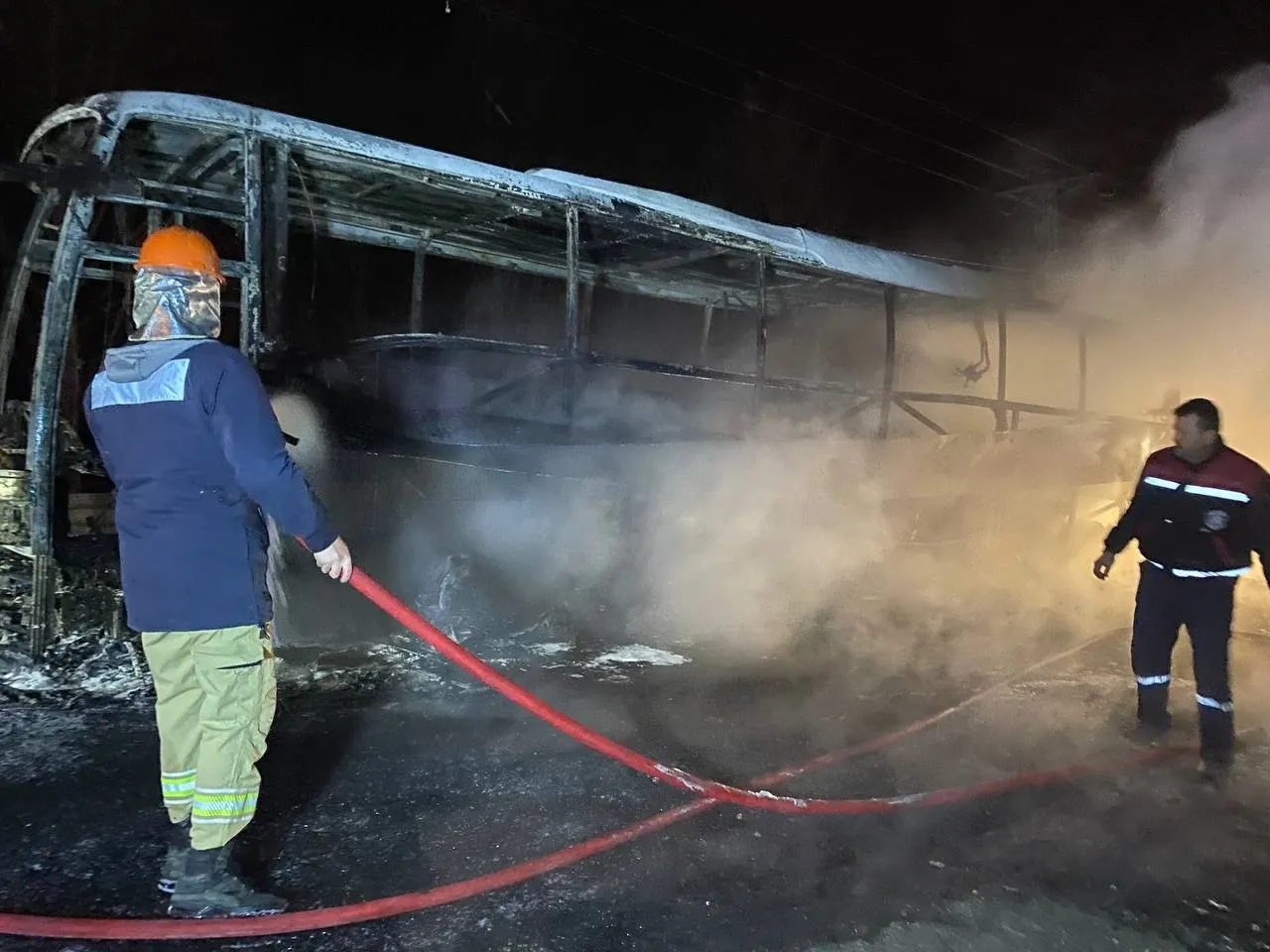 Kastamonu'da Feci Otobüs Yangını Geriye Metal Iskeleti Kaldı! 4