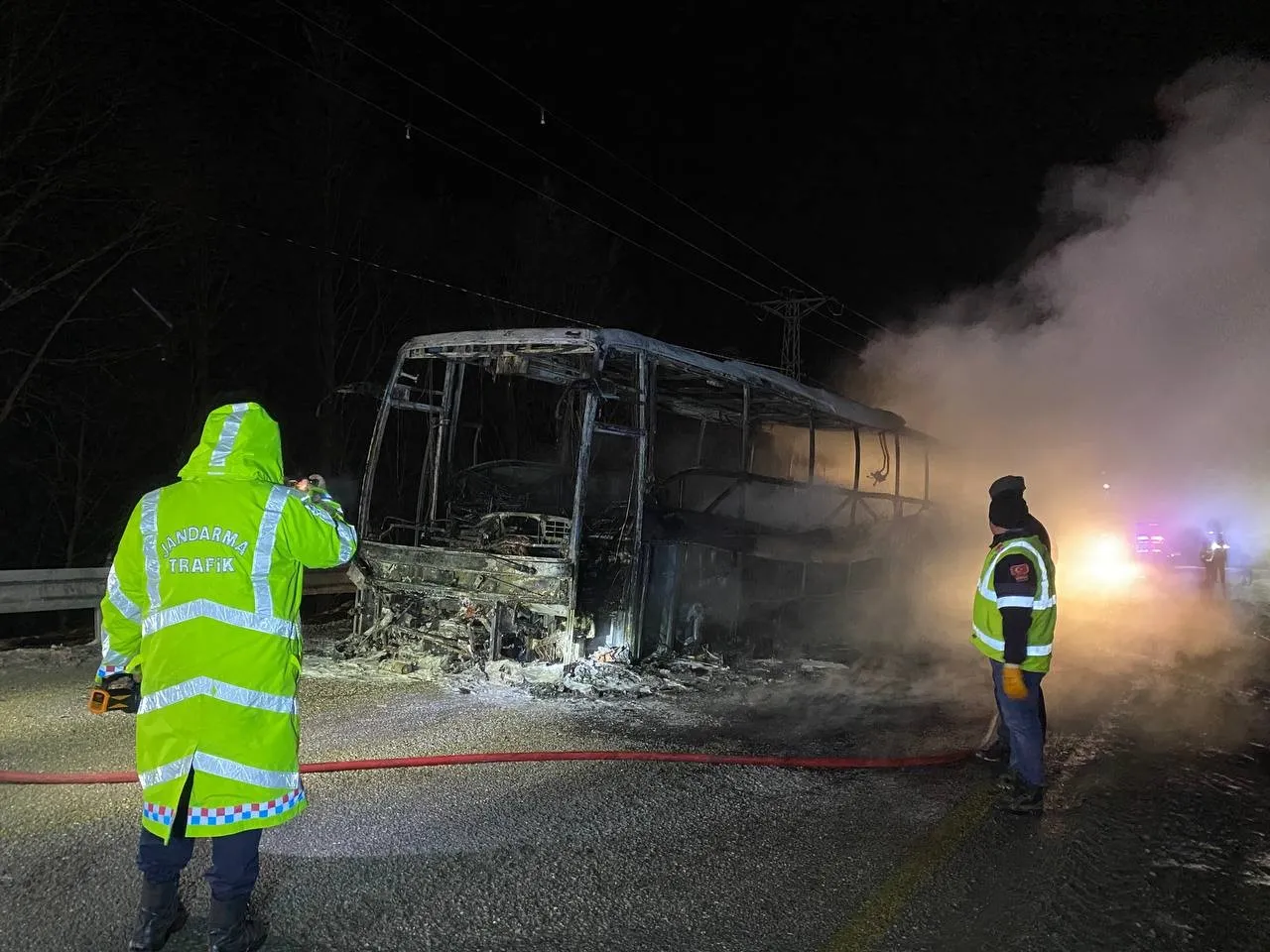 Kastamonu'da Feci Otobüs Yangını Geriye Metal Iskeleti Kaldı! 5