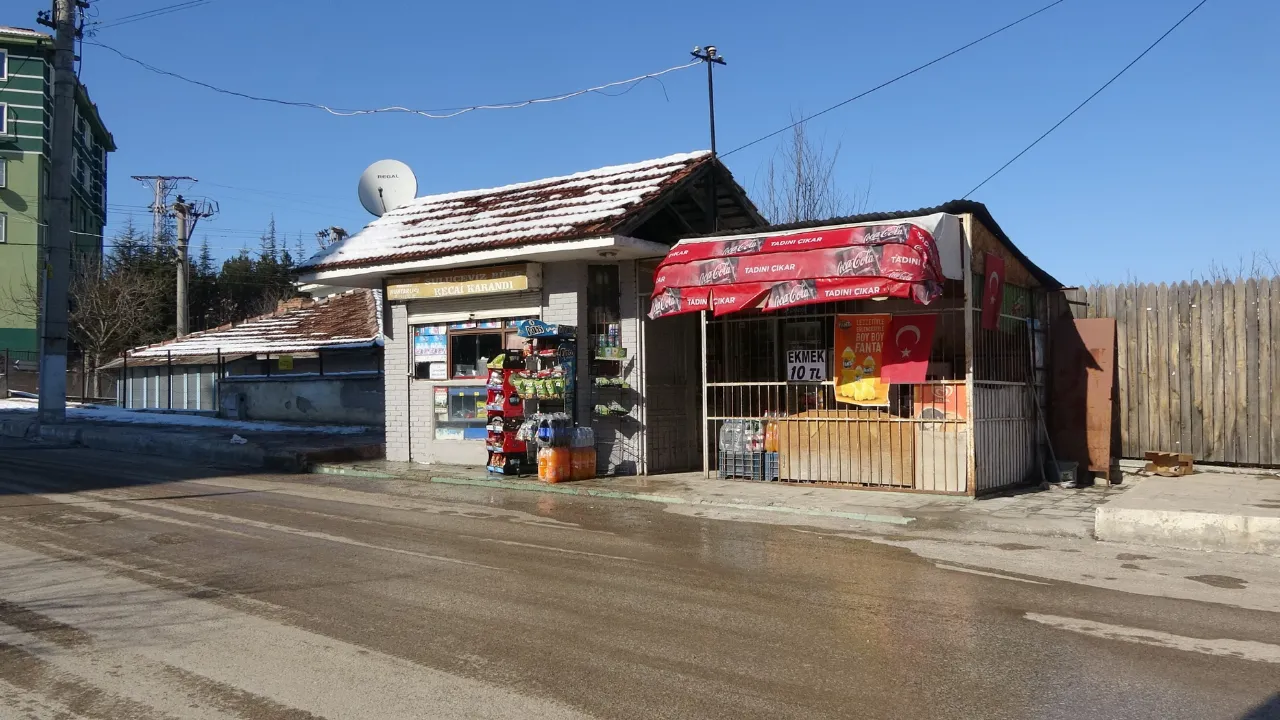 Kastamonu’da Gizemli Hayırsever Bakkallardaki Borçları Tek Tek Kapattı! 4