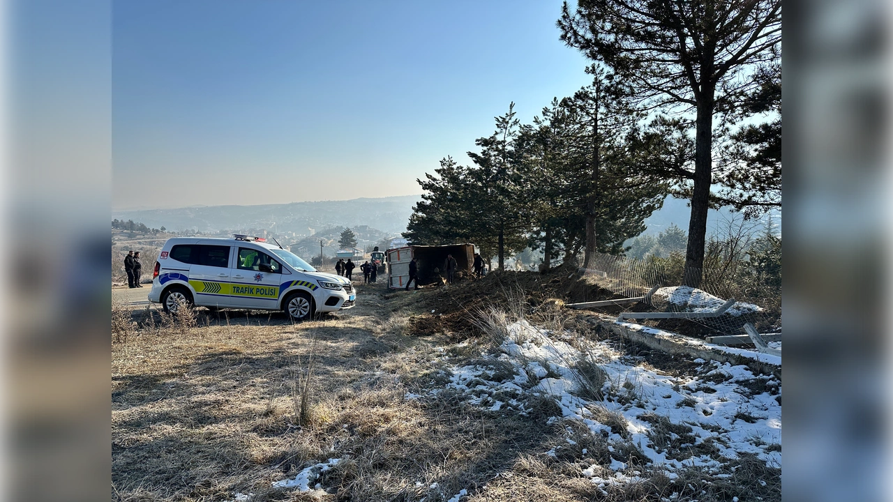 Kastamonu'da Hafriyat Kamyonu Devrildi Sürücü Yaralandı 5