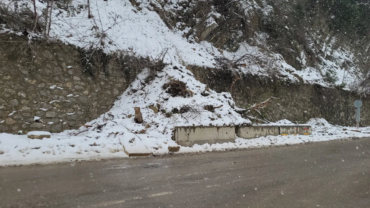 Kastamonu'da Heyelan Paniği 3 Bina Boşaltıldı! 3