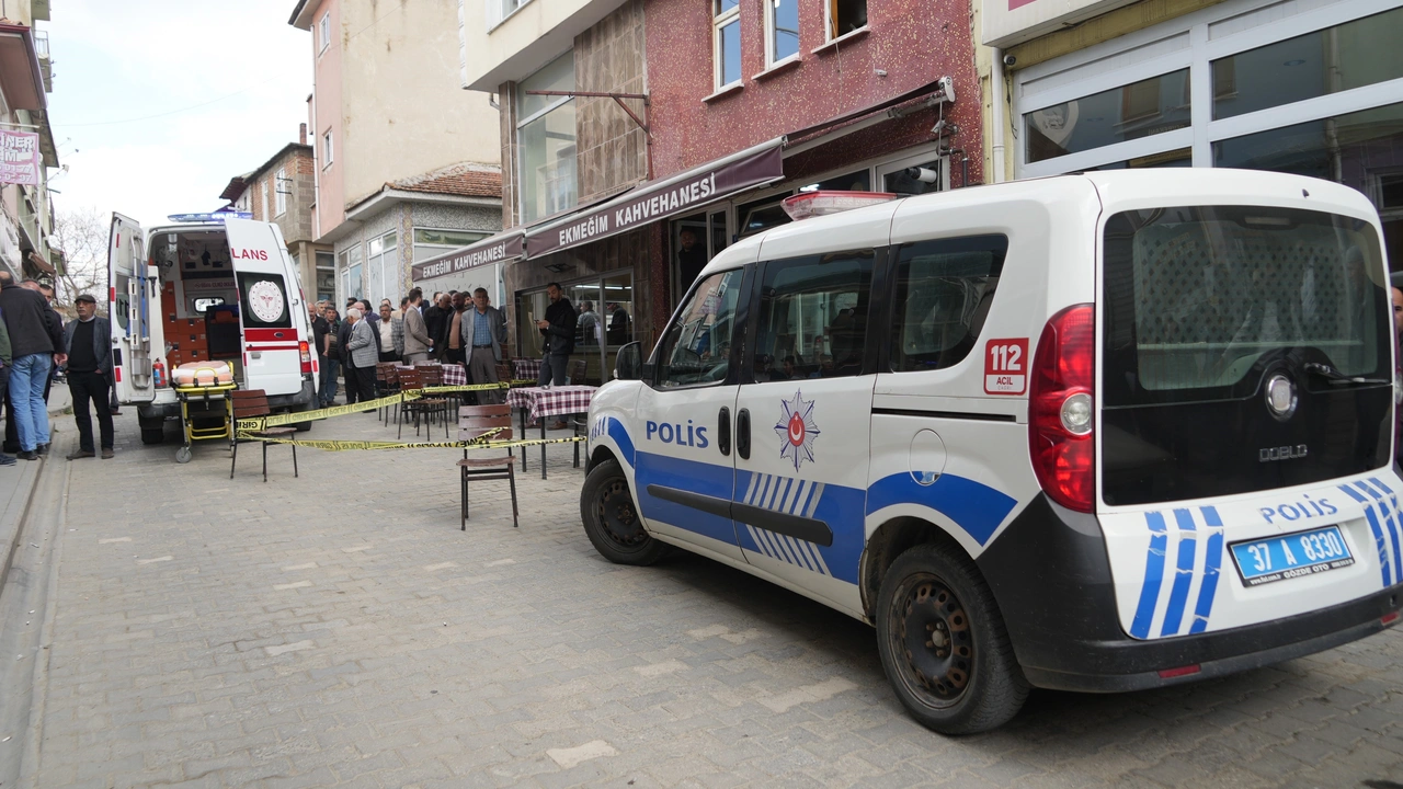 Kastamonu'da Mahkeme Salonu Karıştı Öldürdüğü Kişinin Ailesine Sabır Diledi! 4