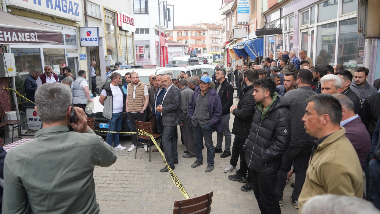 Kastamonu'da Mahkeme Salonu Karıştı Öldürdüğü Kişinin Ailesine Sabır Diledi! 5