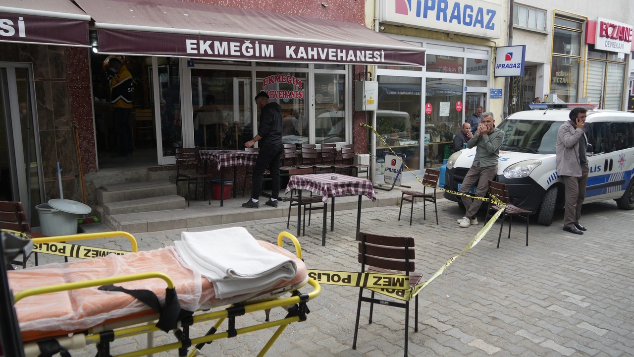 Kastamonu'da Mahkeme Salonu Karıştı Öldürdüğü Kişinin Ailesine Sabır Diledi!