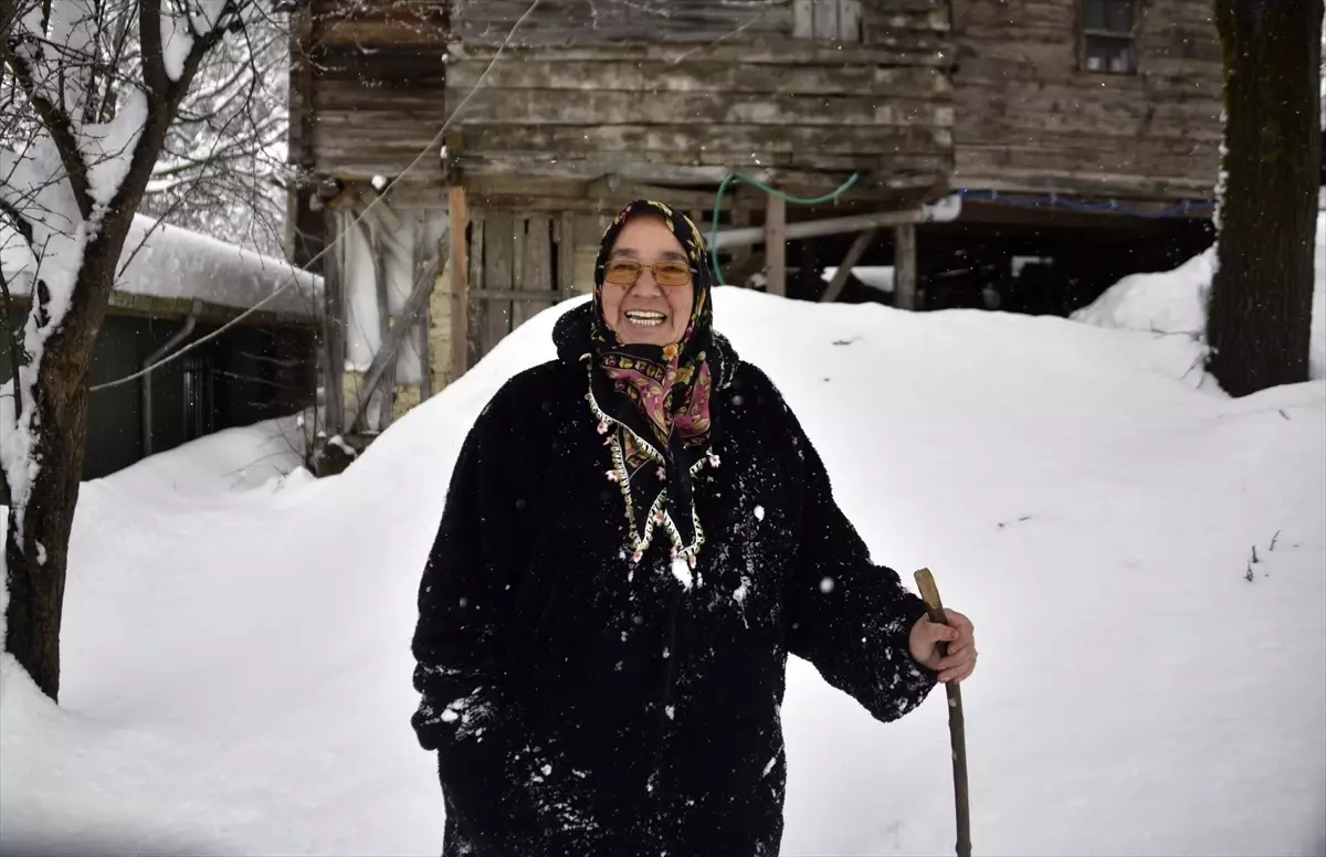 Kastamonu’da Yaşayan 65 Yaşındaki Çiftin Karın Tadını Çocuklar Gibi Çıkardı (2)