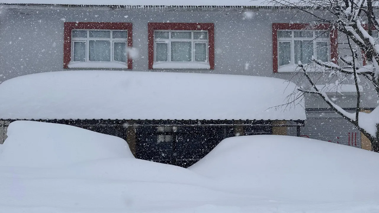 Kastamonu'da Yoğun Kar Yağışı Ulaşımda Aksamalar Yaşanıyor! 2