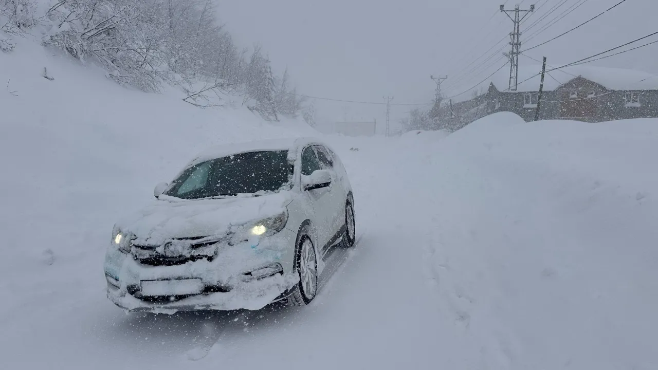 Kastamonu'da Yoğun Kar Yağışı Ulaşımda Aksamalar Yaşanıyor! 3