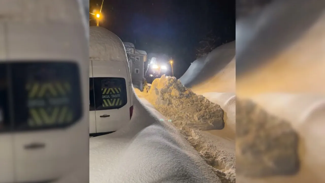 Kastamonu'daki Karla Yolu Kapanan Köyde Hastalanan Çocuk Için Seferber Oldular!