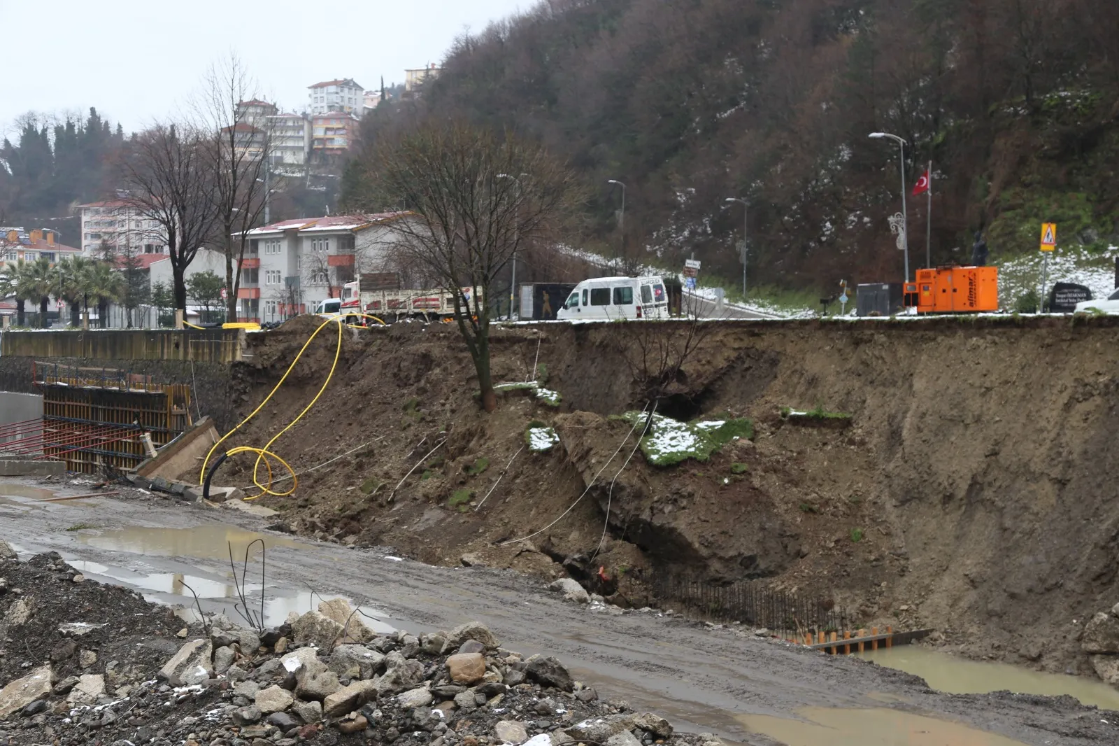 Kastamonu'nun Ilçesinde Istinat Duvarları Çöktü! 1