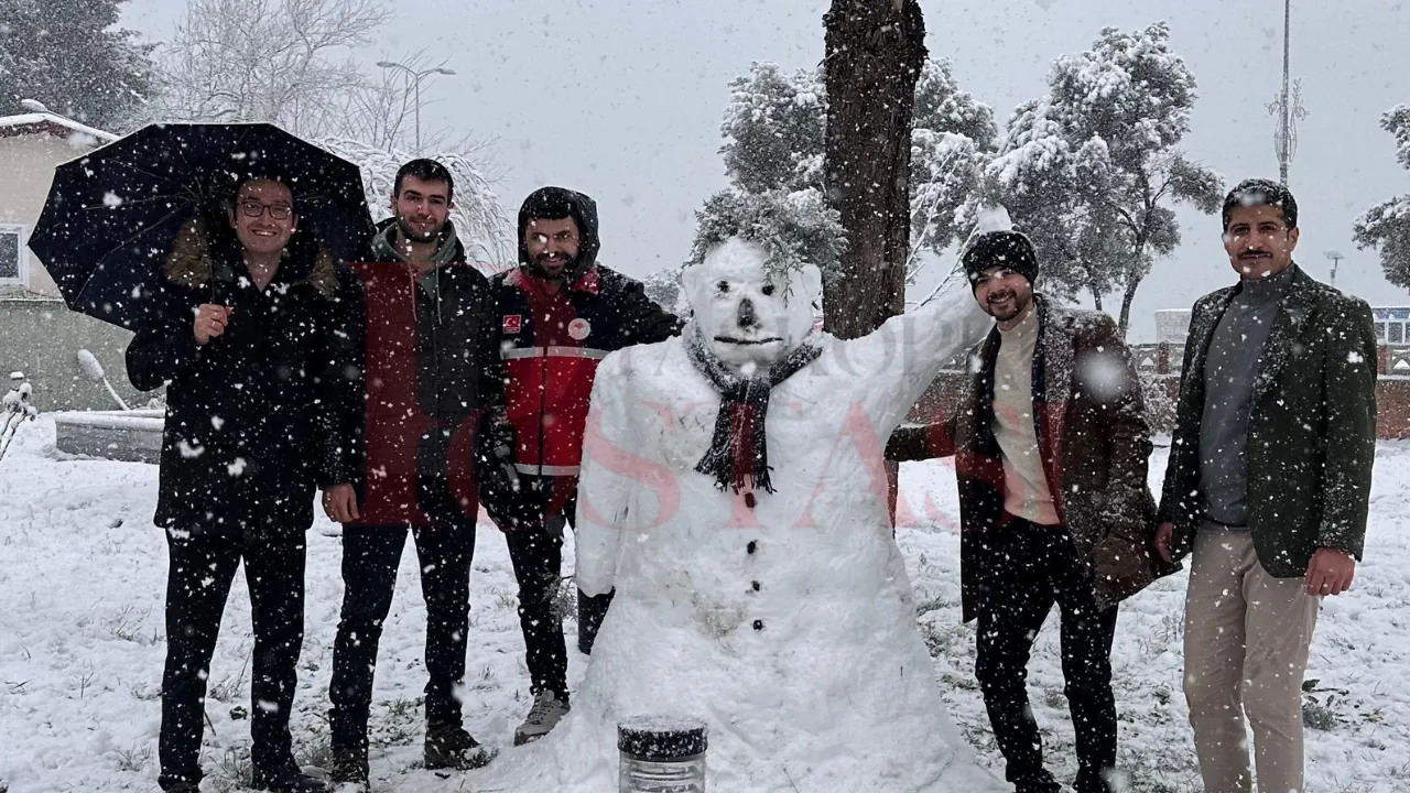 Kastamonu'nun Ilçesinde Karın Tadını Kardan Adam Yaparak Çıkardılar!