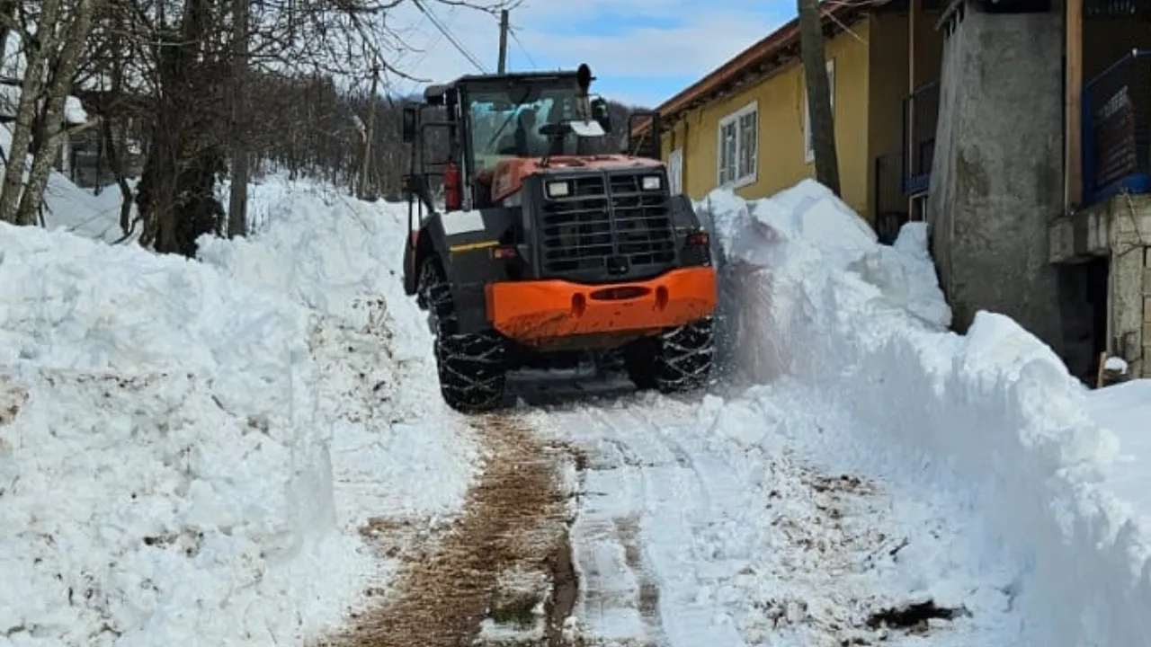 Kastamonu'nun Ilçesinde Ulaşıma Kapalı Yollar Tek Tek Açılıyor! 2