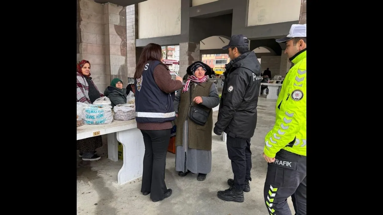 Kastamonu’nun Ilçesinde Vatandaşlar Dolandırıcılık Ve Kades Konusunda Bilgilendirildi (5)