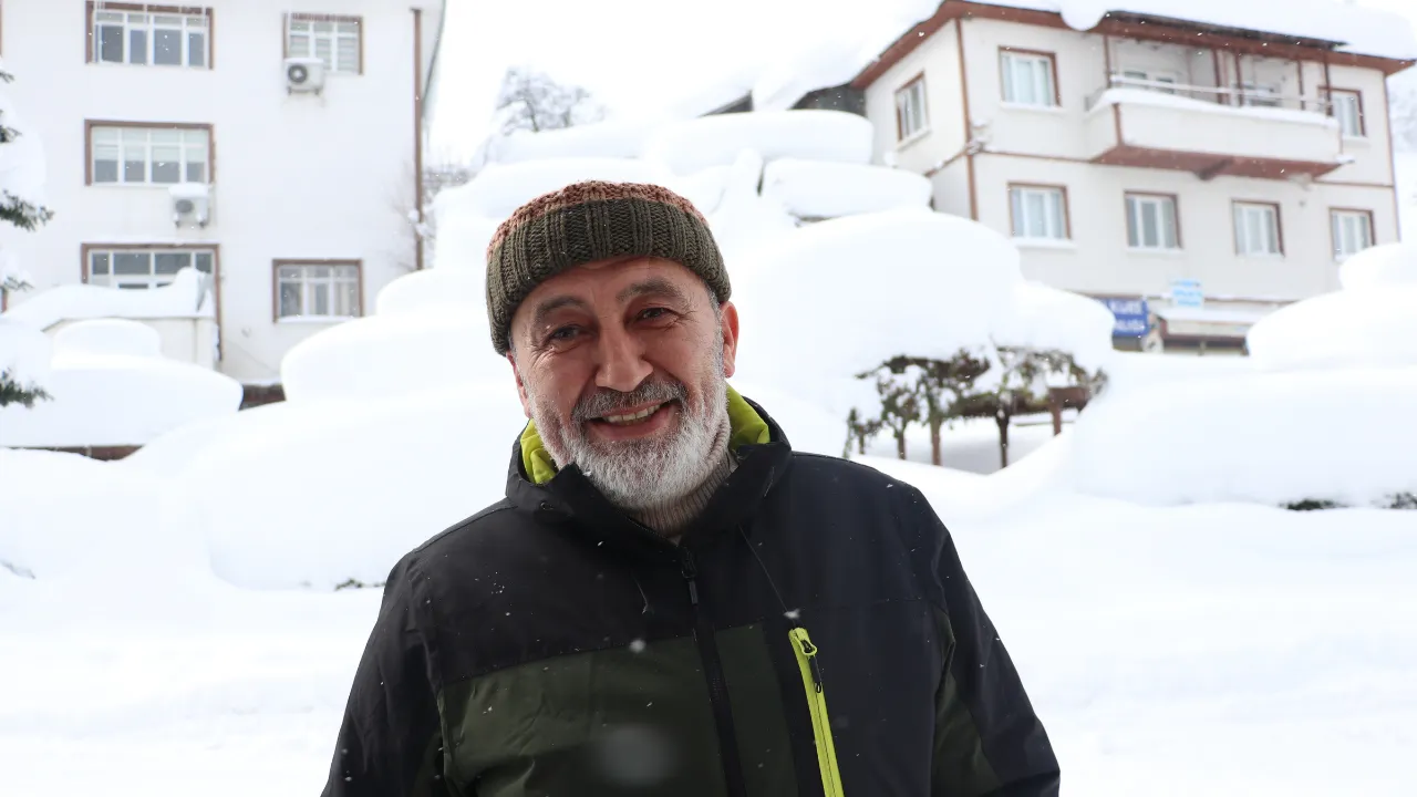 Kastamonu'nun Ilçesinde Yoğun Kar Yağışı Araçlar Kar Altında Kaldı! 44