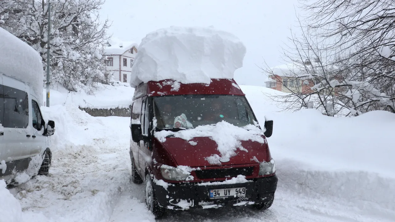 Kastamonu'nun Ilçesinde Yoğun Kar Yağışı Araçlar Kar Altında Kaldı!