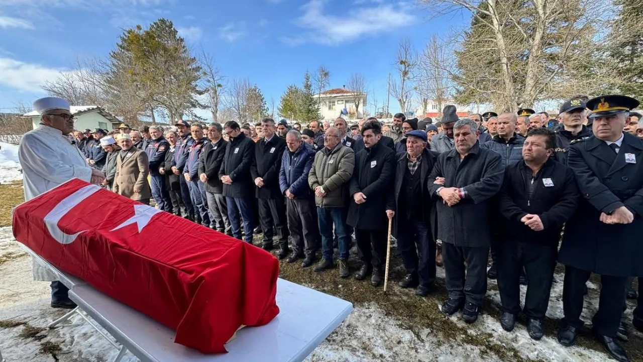 Şehit Itfaiye Eri Taşköprü'de Son Yolculuğuna Uğurlandı 1