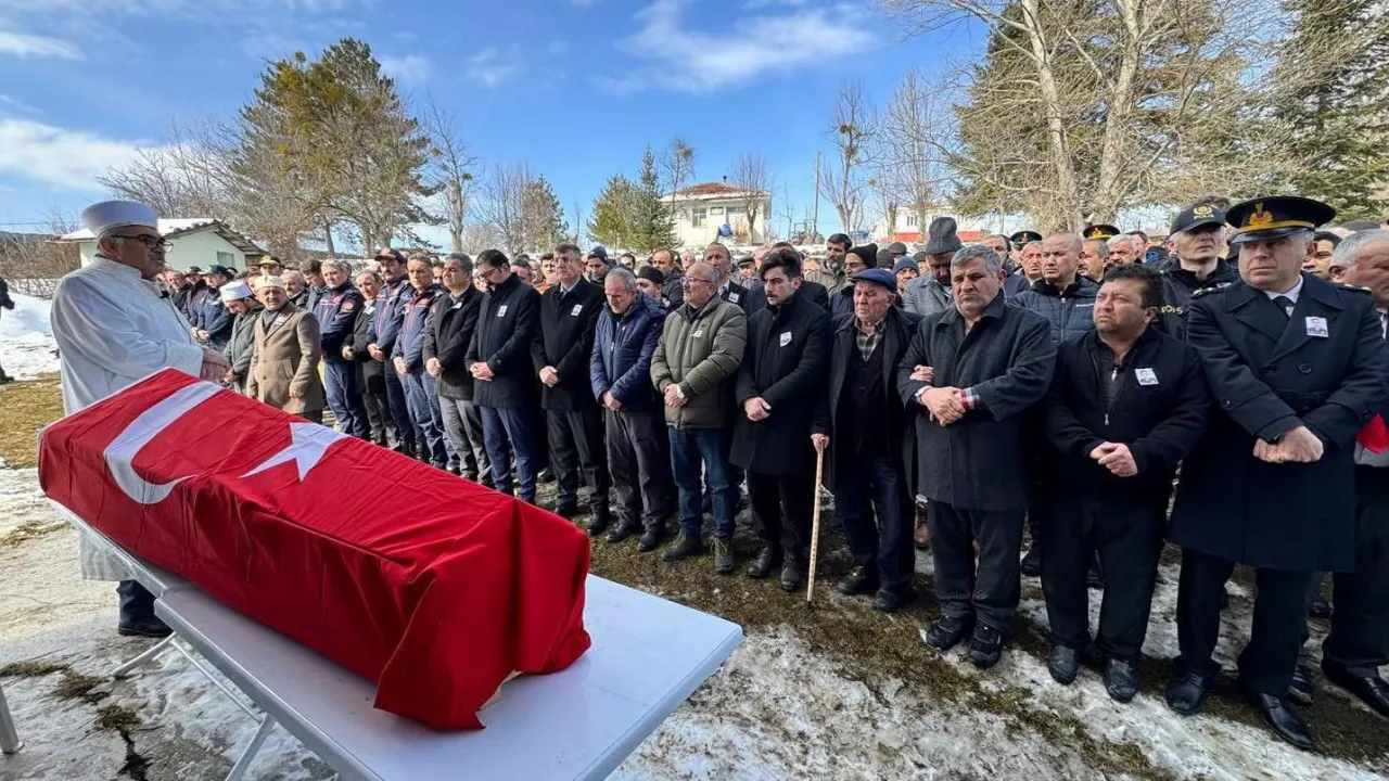 Şehit Itfaiye Eri Taşköprü'de Son Yolculuğuna Uğurlandı 2