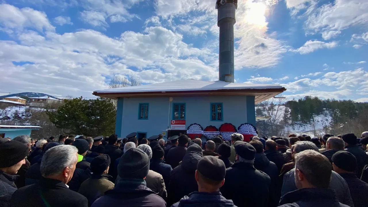 Şehit Itfaiye Eri Taşköprü'de Son Yolculuğuna Uğurlandı 3