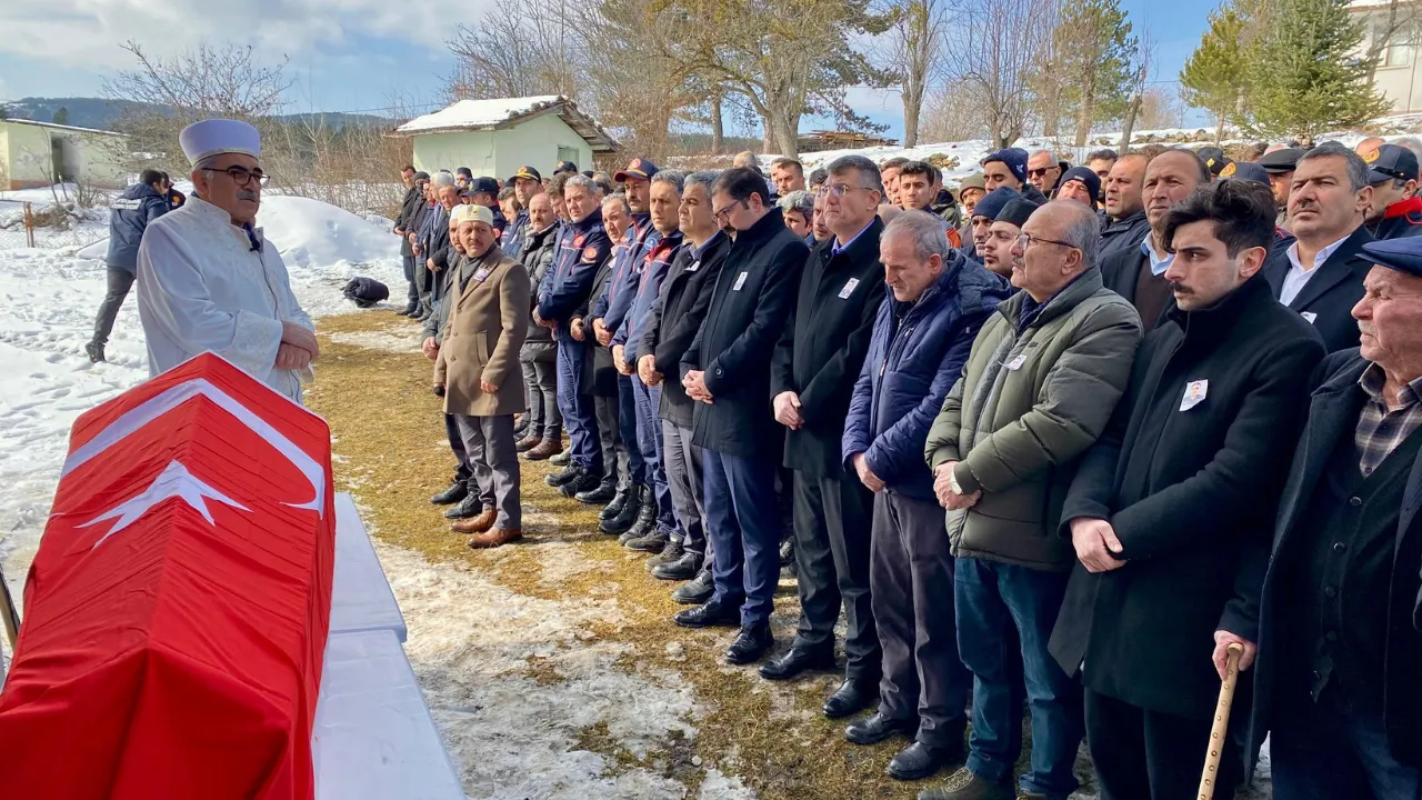 Şehit Itfaiye Eri Taşköprü'de Son Yolculuğuna Uğurlandı 9