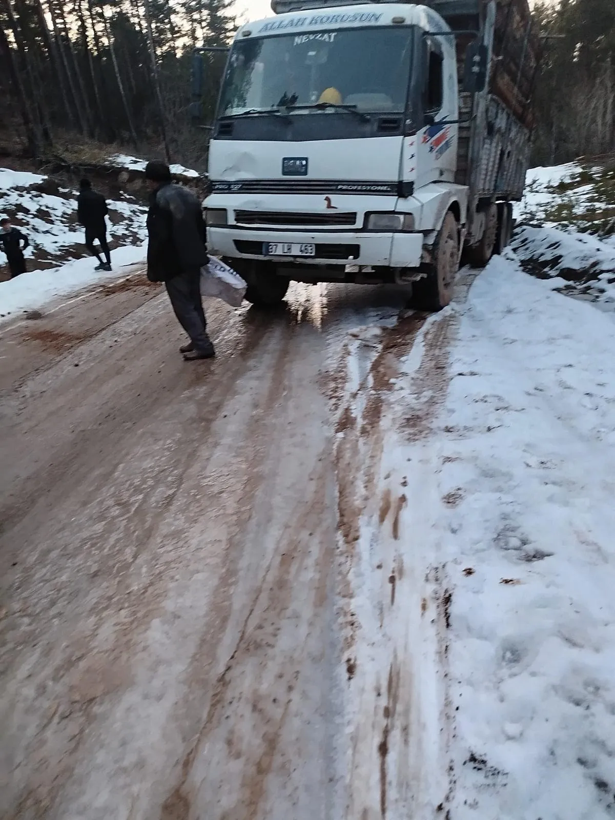 Taşköprü'de Buzlanma Yolda Bıraktı! 2