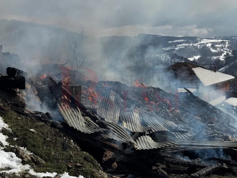 Taşköprü'de Feci Yangın 2 Ev, 1 Ahır, 1 Traktör Kül Oldu! 4