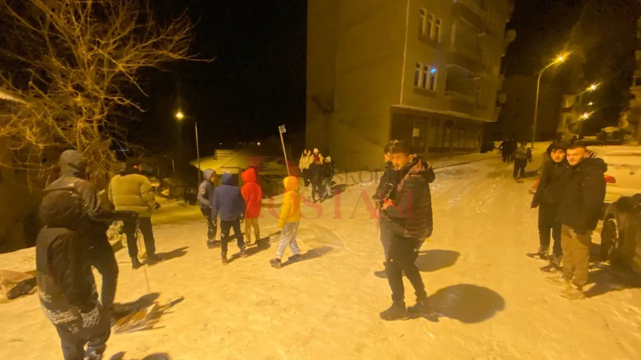 Taşköprü'de Kar Yağışı Çocukları Coşturdu! 2