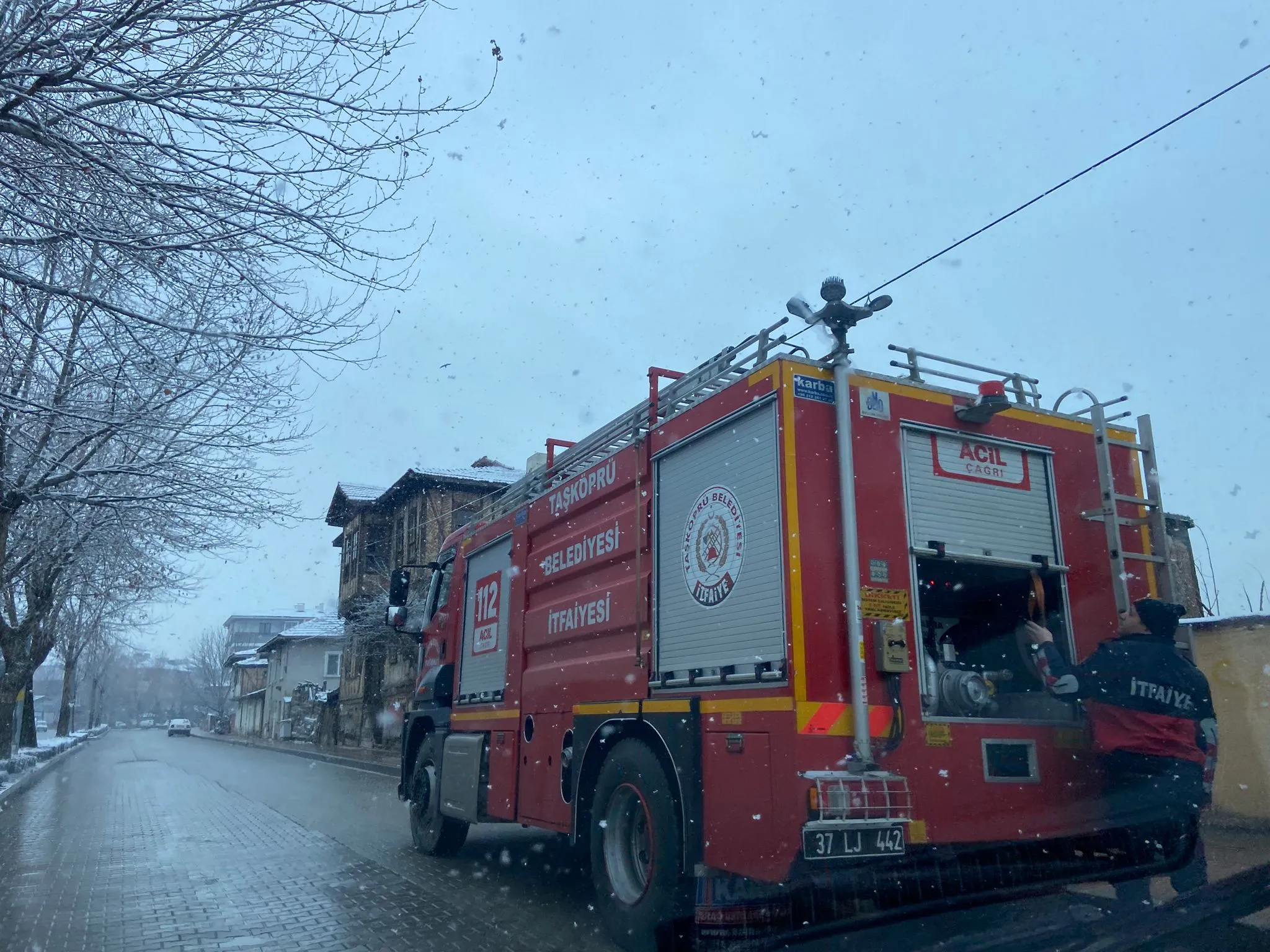 Taşköprü’de Küçük Çaplı Yangın Paniğe Neden Oldu (4)