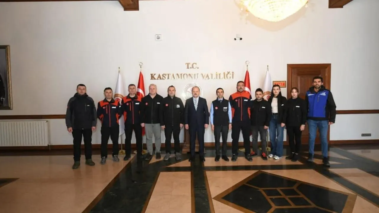 Afad Personelinden Kastamonu Valisi Dallı’ya Ziyaret (1)