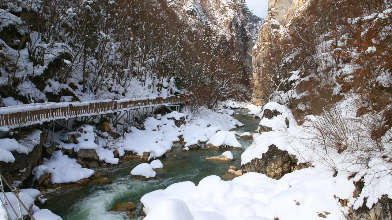 Horma Kanyonu Ve Ilıca Şelalesi'nin Muhteşem Manzarası Büyülüyor! 7