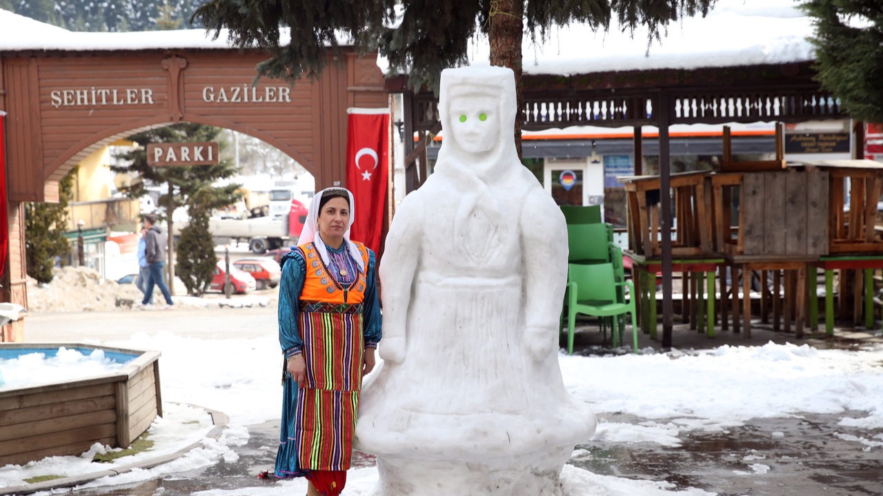 Kastamonu Azdavay Kardan Kadın Heykeli (1)