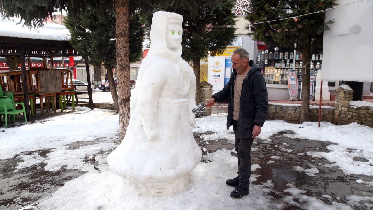 Kastamonu Azdavay Kardan Kadın Heykeli (2)