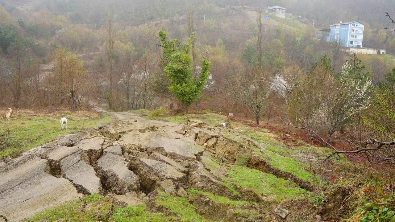 Kastamonu Çatalzeytin Heyelan Evler Boşaltıldı (9)