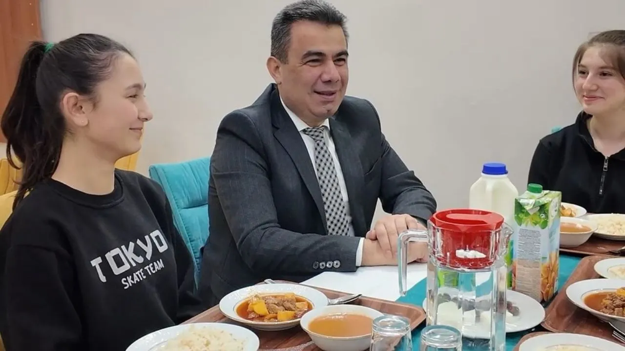 Kastamonu İl Millî Eğitim Müdürü Öğrencilerle Iftarda Buluştu (1)