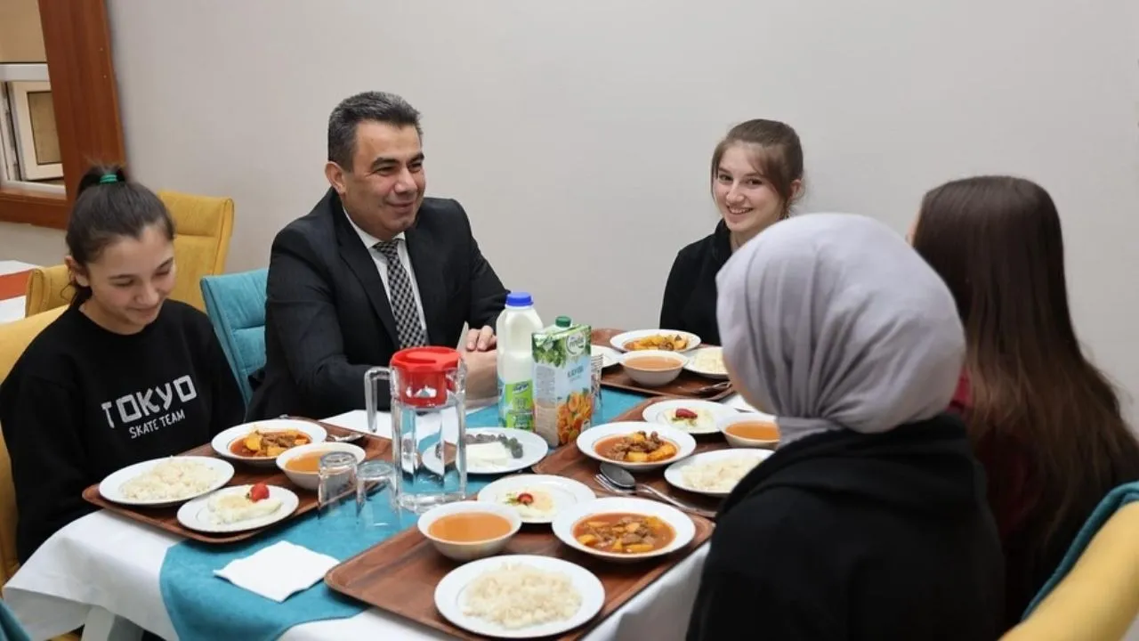 Kastamonu İl Millî Eğitim Müdürü Öğrencilerle Iftarda Buluştu (4)