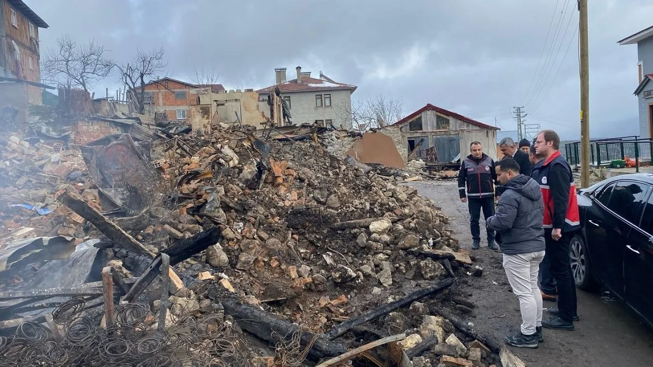 Kastamonu İl Tarım Ve Orman Müdürü’nden Yangın Mağduru Yetiştiriciye Destek Ziyareti (2)