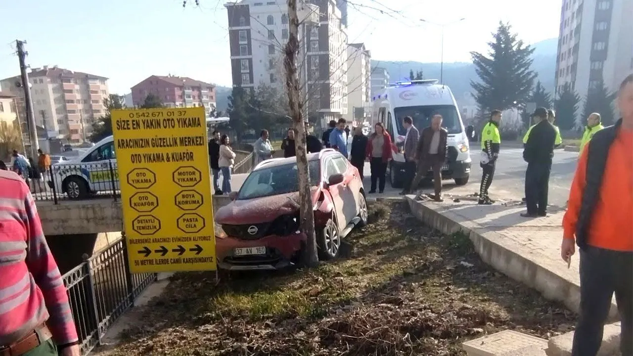 Kastamonu’da Büyük Kaza İki Araç Çarpıştı! (2)