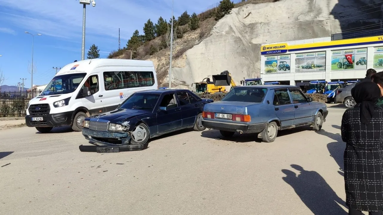 Kastamonu’da Maddi Hasarlı Trafik Kazası Meydana Geldi (1)