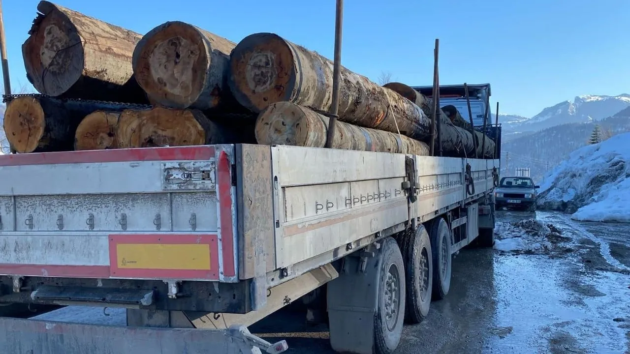 Kastamonu’da Orman Emvali Taşıyan Araçlara Sıkı Denetim (1)