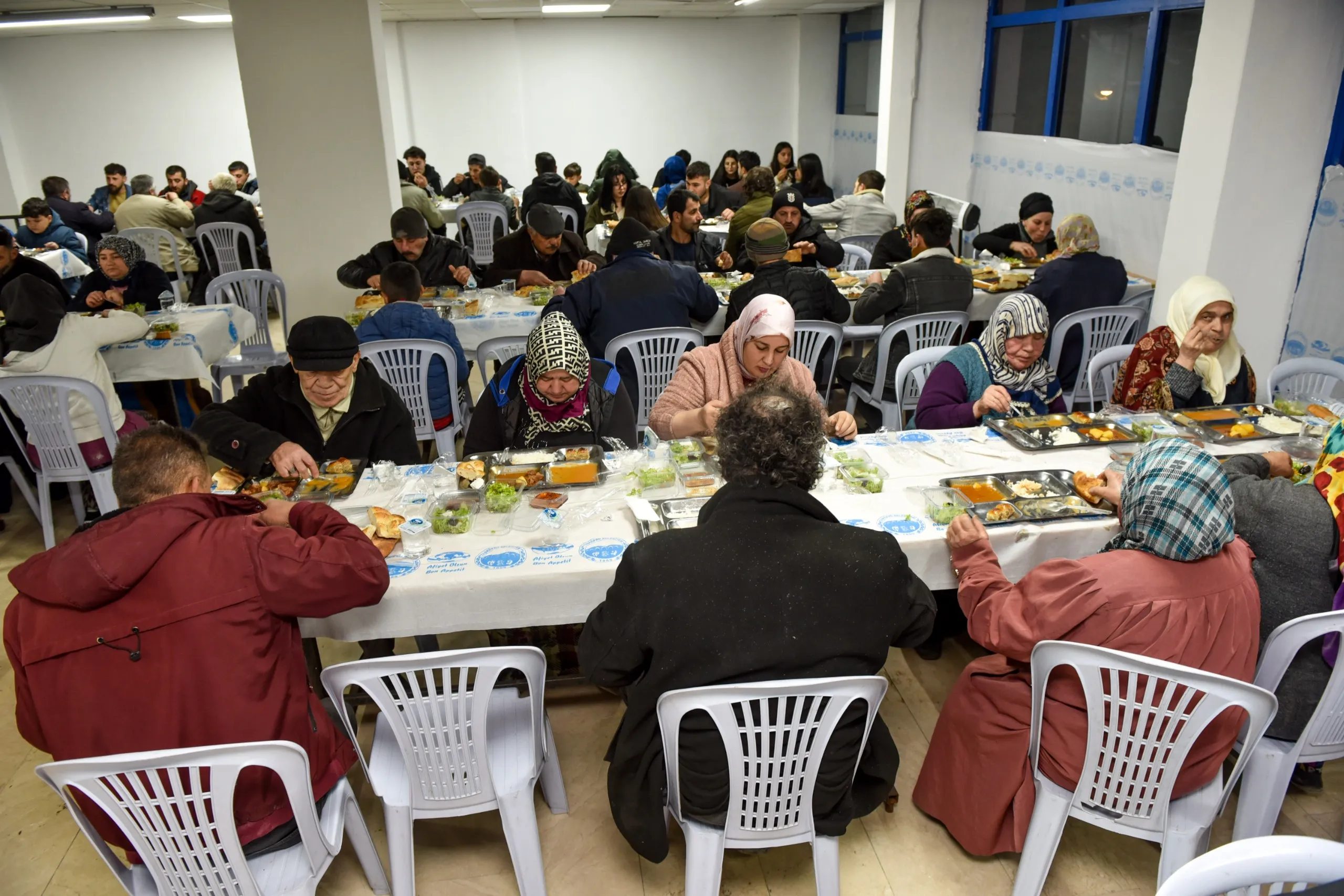 Taşköprü Belediye Başkanı Arslan, İlk Orucunu İftar Sofrasında Vatandaşlarla Açtı 32