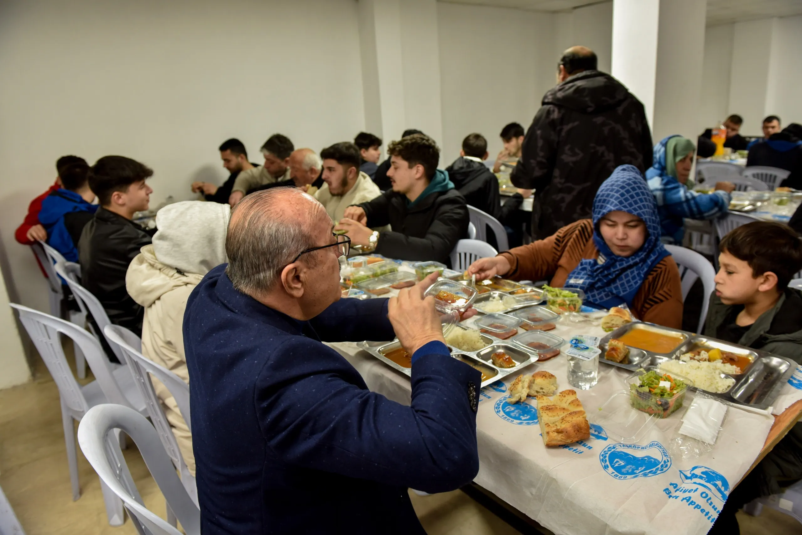 Taşköprü Belediye Başkanı Arslan, İlk Orucunu İftar Sofrasında Vatandaşlarla Açtı 33