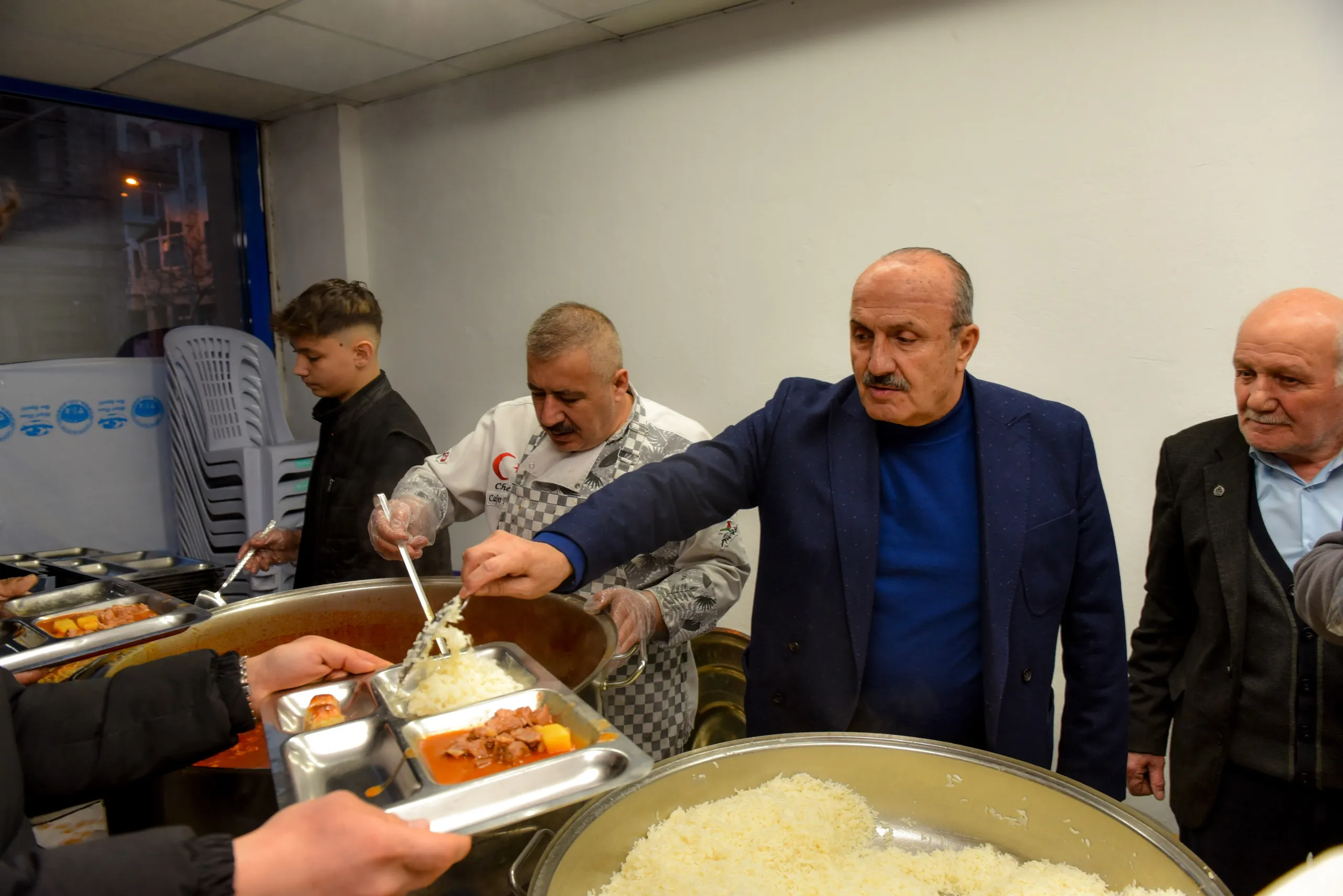 Taşköprü Belediye Başkanı Arslan, İlk Orucunu İftar Sofrasında Vatandaşlarla Açtı 34