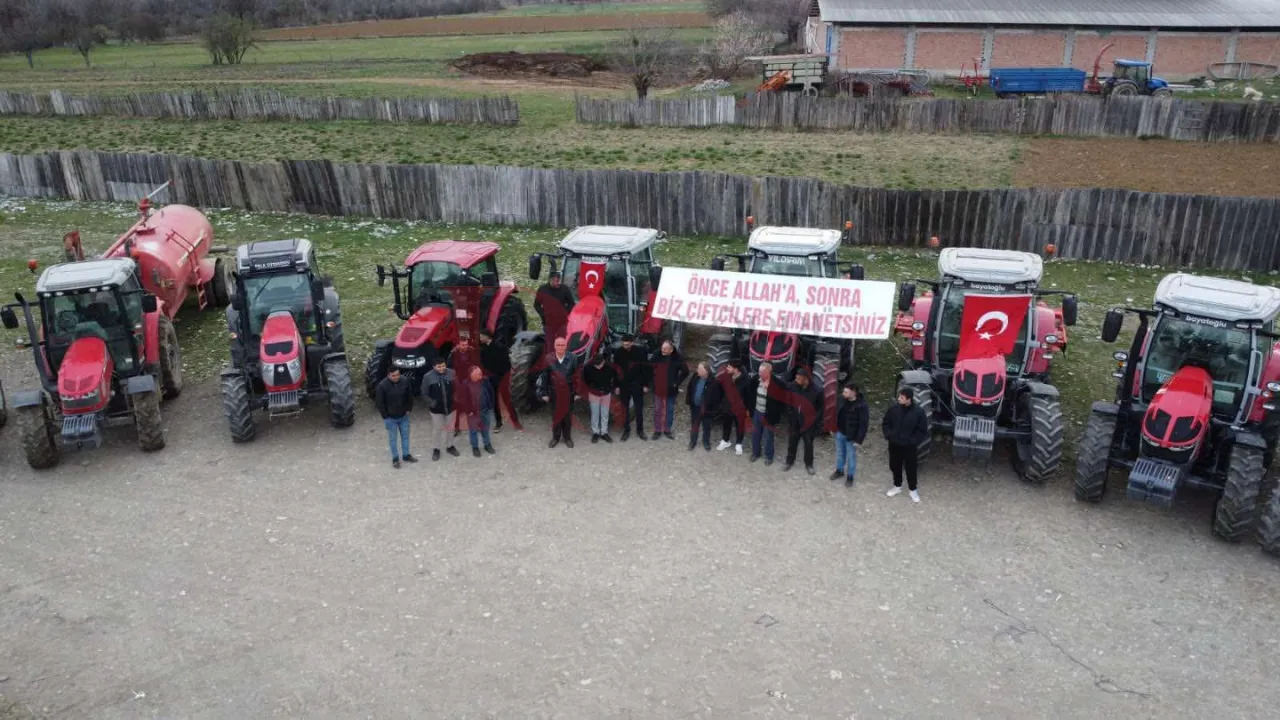 Taşköprü'de Dikkat Çeken Pankart 'Önce Allah’a Sonra Bize Emanetsiniz' 2